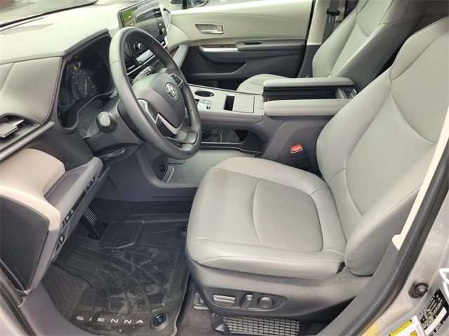2024 Toyota Sienna XLE photo 23