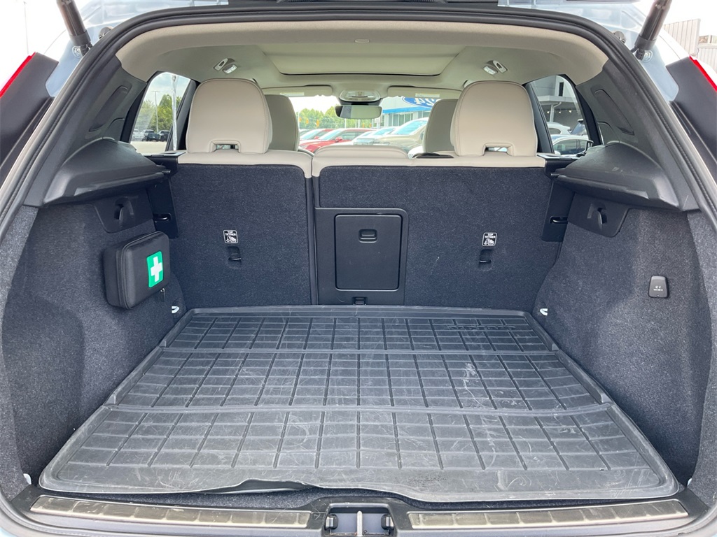 2024 Volvo XC40 Plus photo 23