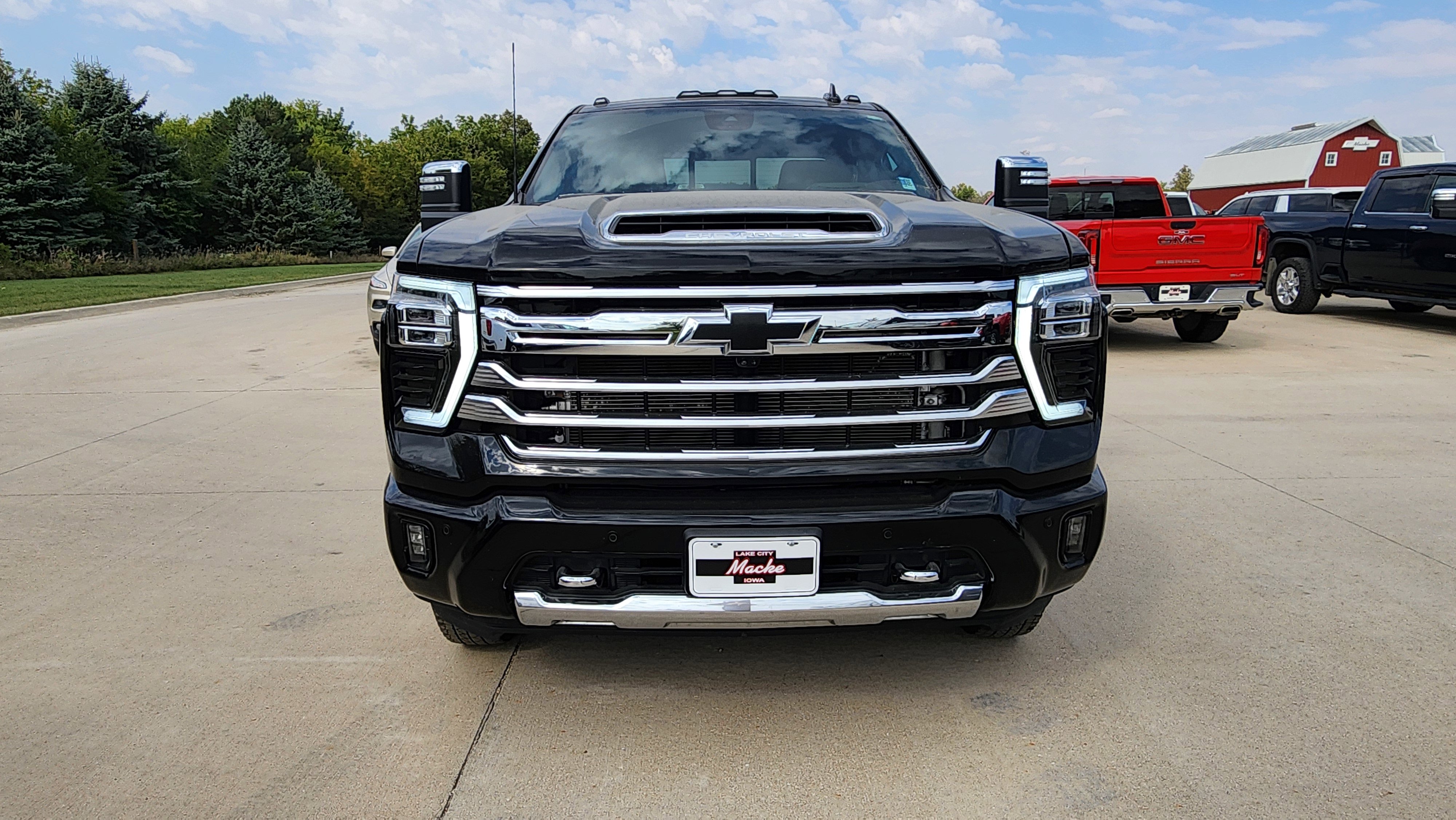 2025 Chevrolet Silverado 3500HD High Country photo 2