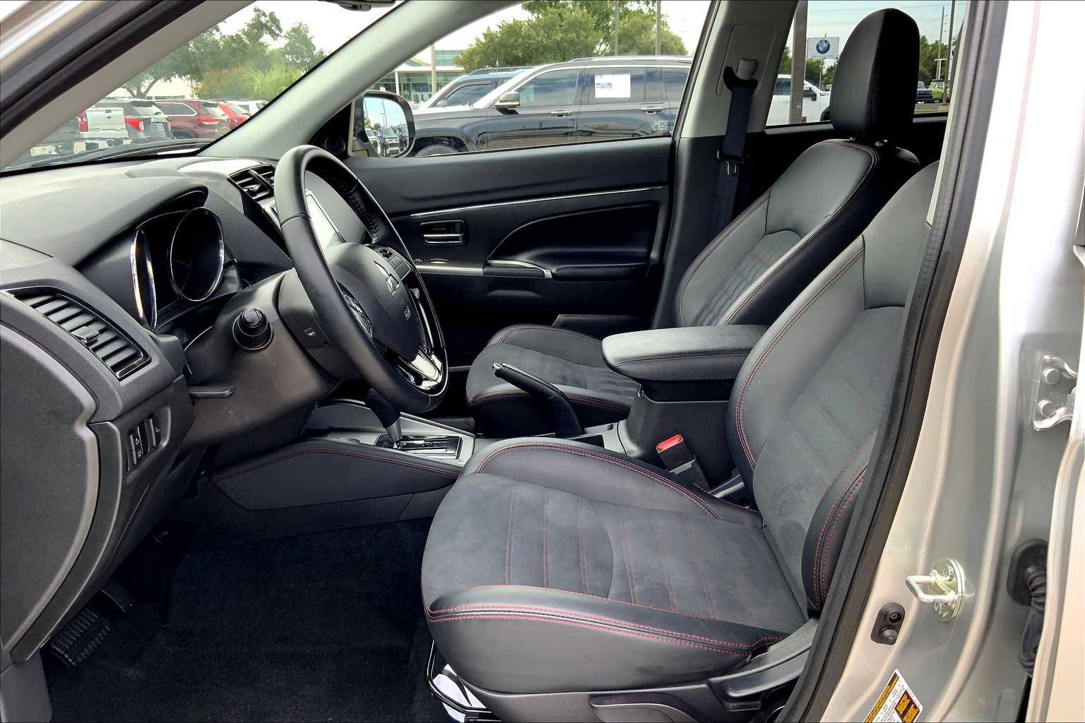 2024 Mitsubishi Outlander Sport SE photo 6
