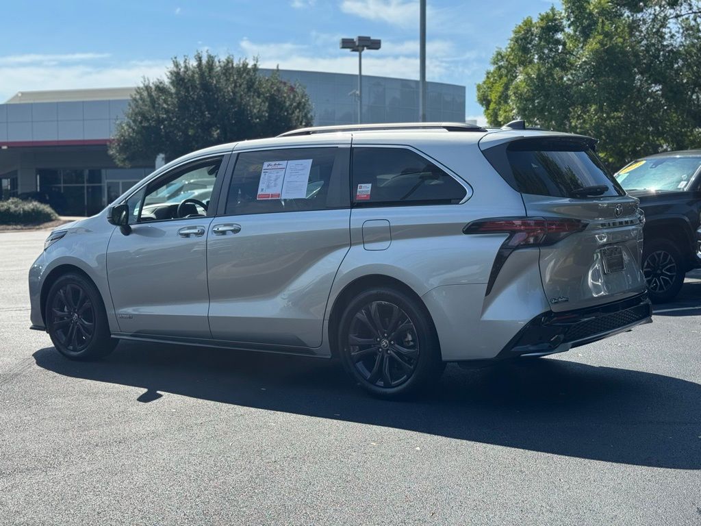 2021 Toyota Sienna XSE photo 4