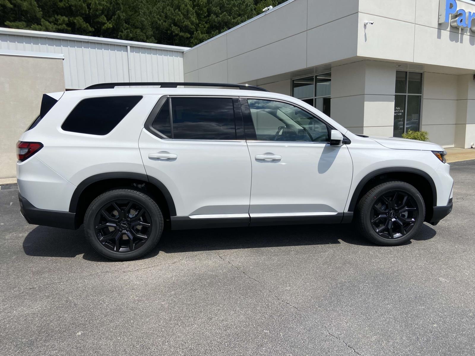 2025 Honda Pilot Touring photo 2