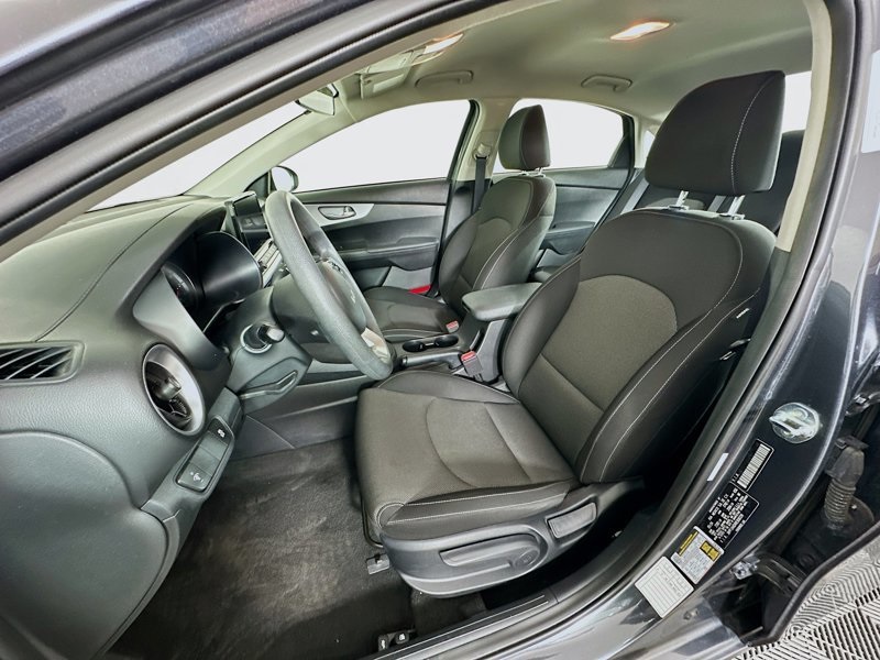 2024 Kia Forte LXS photo 2