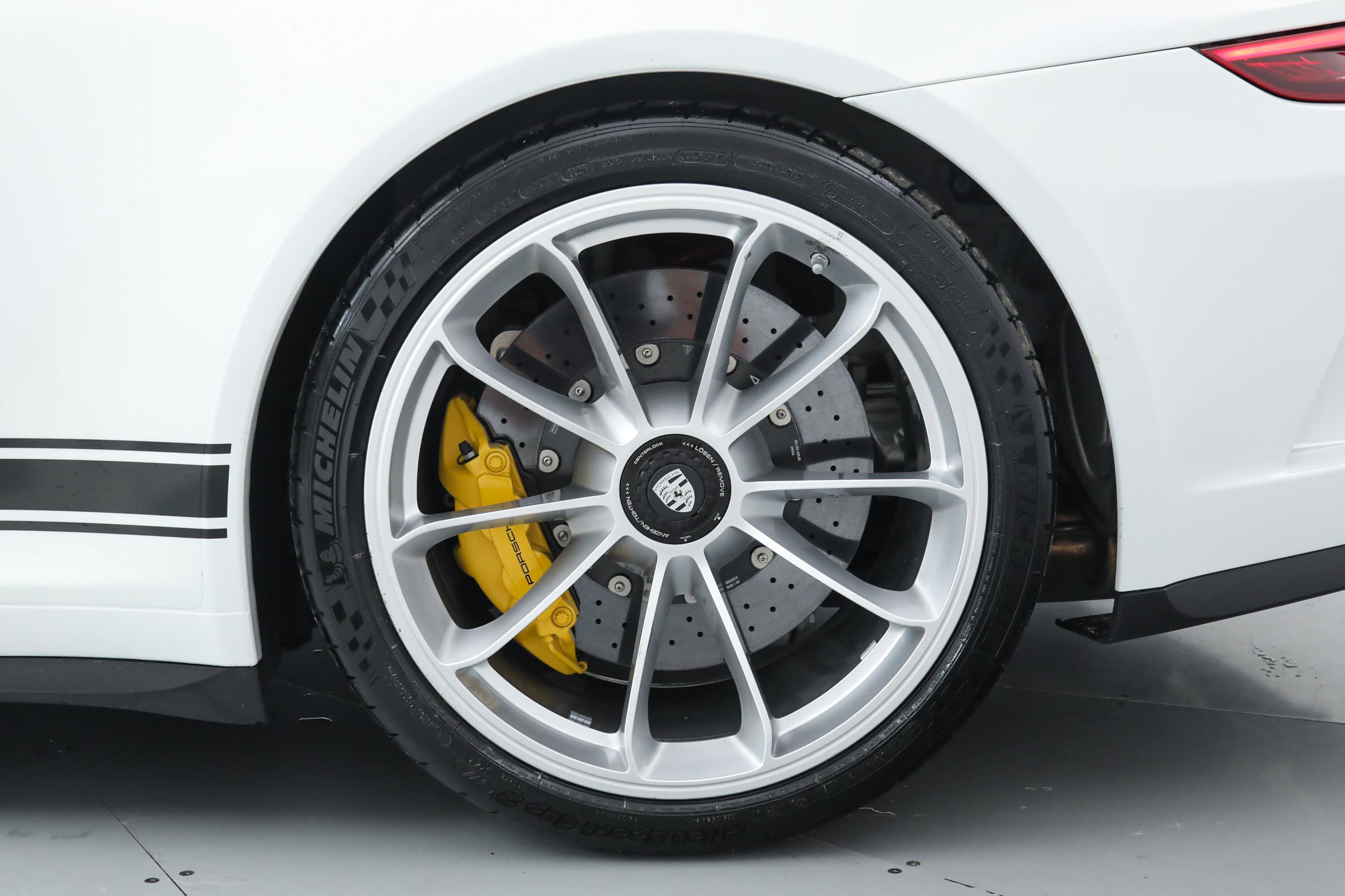 2018 Porsche 911 GT3 Touring photo 35