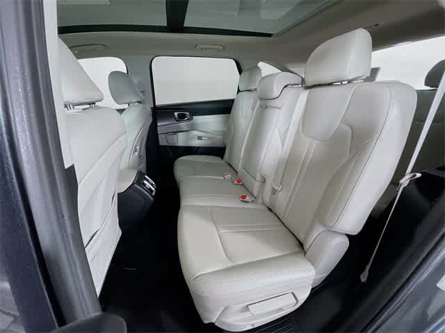 2021 Kia Sorento S photo 25