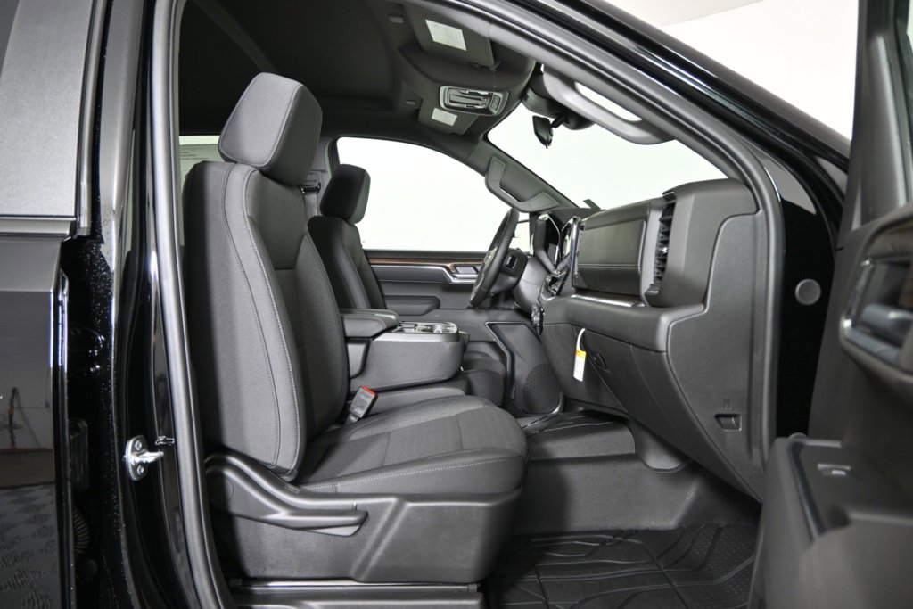 2025 Chevrolet Silverado 1500 LT photo 13