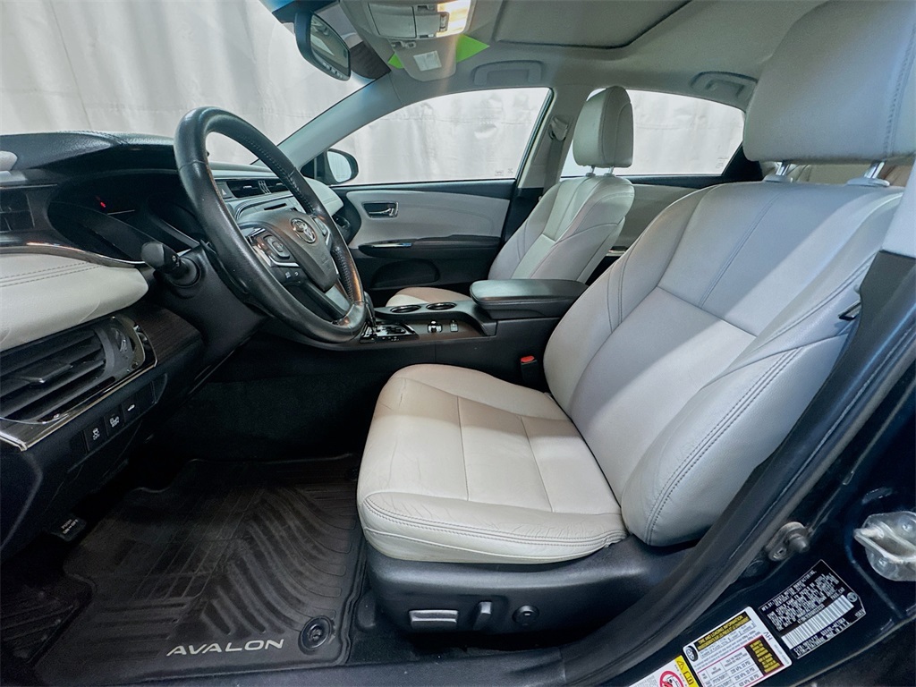 2016 Toyota Avalon XLE Premium photo 17
