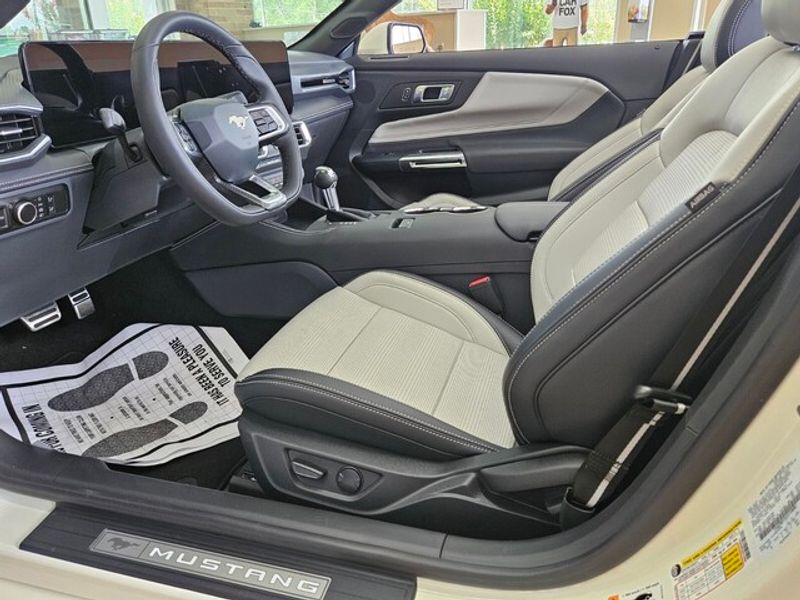 2025 Ford Mustang GT Premium Convertible photo 6