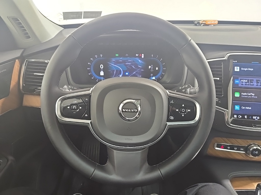 2023 Volvo XC90 Plus photo 8