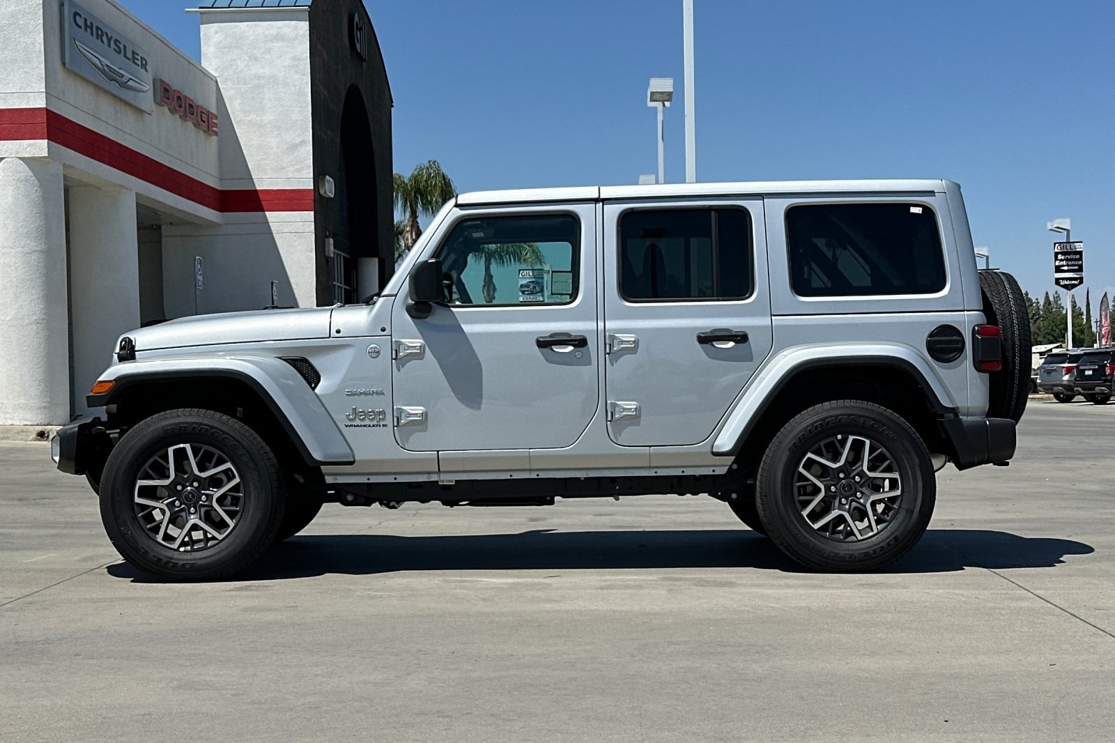 2024 Jeep Wrangler Sahara photo 3