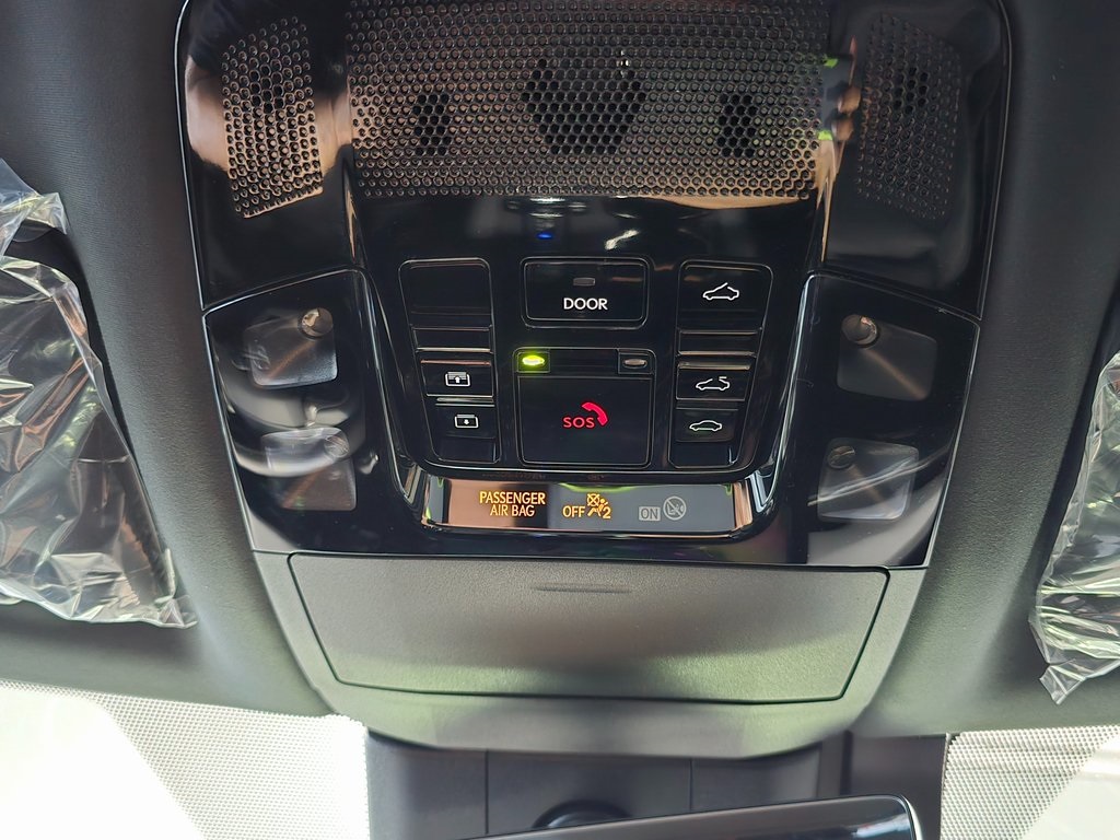 2025 Lexus RX 450h+ Luxury photo 17