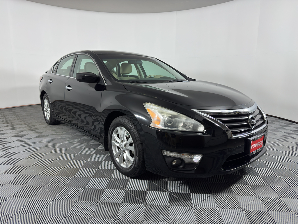 Used 2015 Nissan Altima S with VIN 1N4AL3AP2FC117066 for sale in Champaign, IL