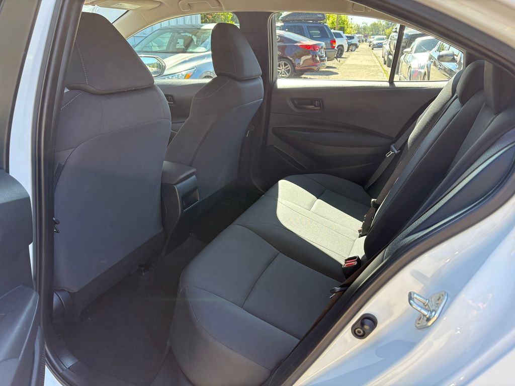 2022 Toyota Corolla LE photo 27