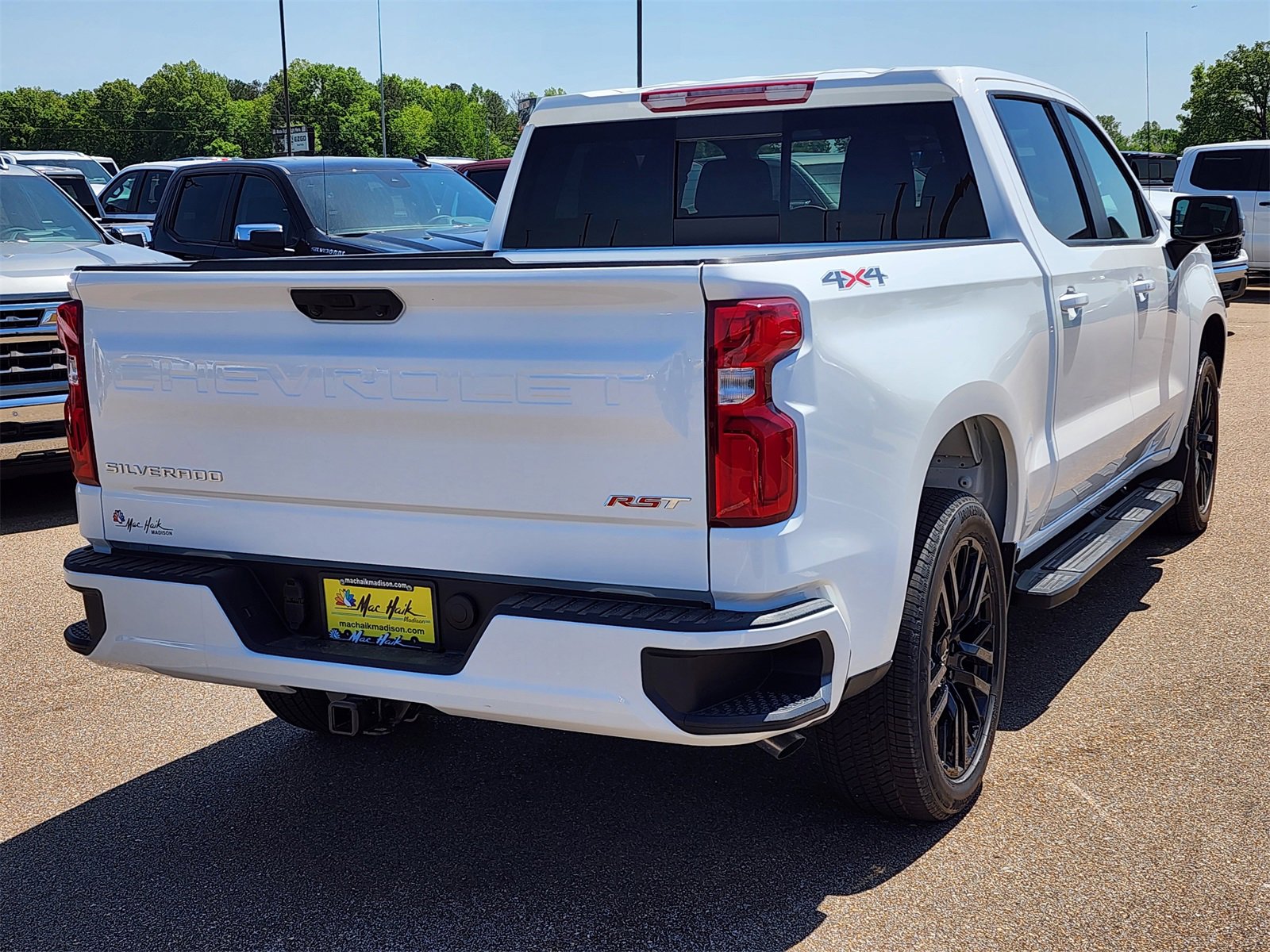 2025 Chevrolet Silverado 1500 RST photo 3