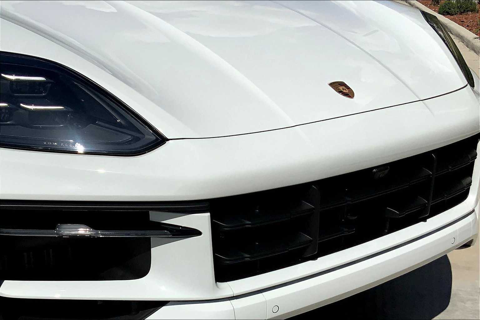 2025 Porsche Cayenne E-Hybrid Coupe photo 22