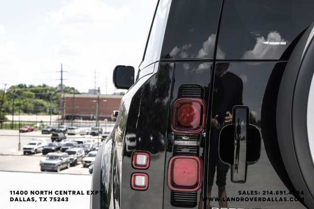 2025 Land Rover Defender 110 X-Dynamic SE photo 42