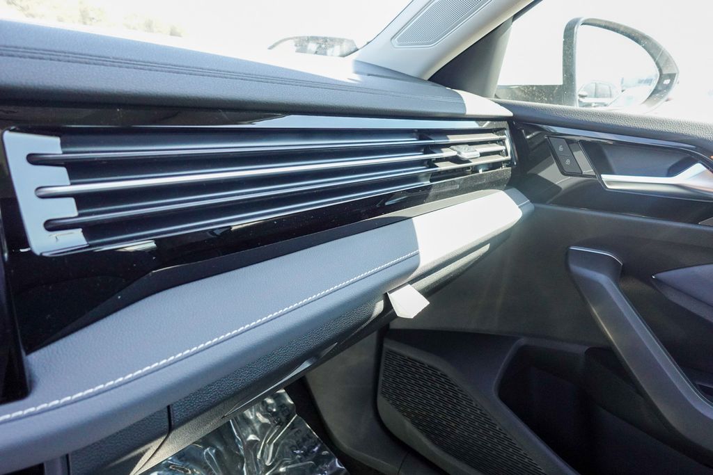 2025 Volkswagen Jetta 1.5T SEL photo 21