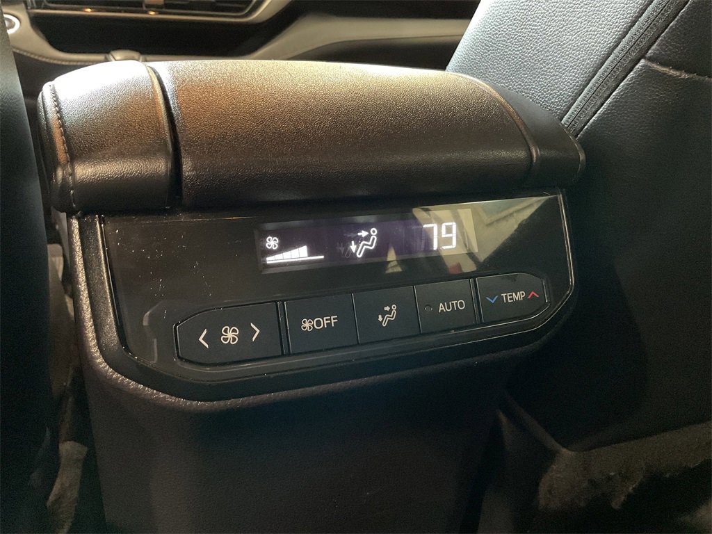 2022 Toyota Highlander XLE photo 17