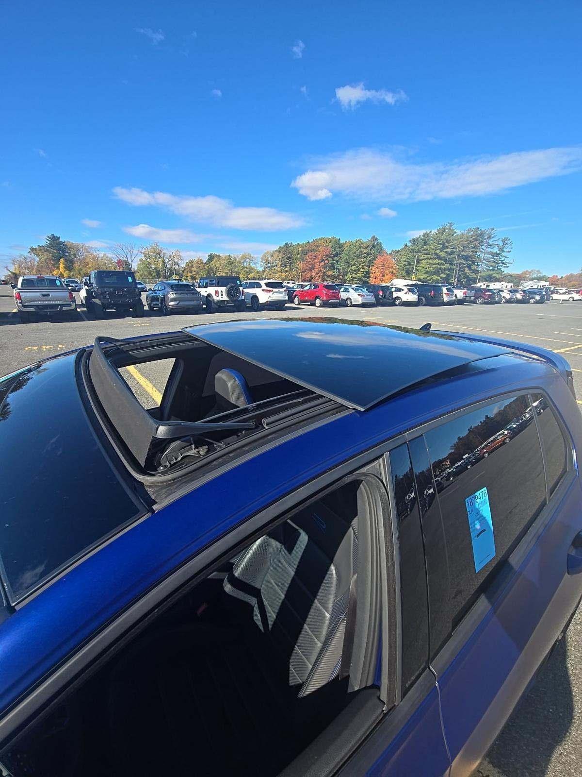 2023 Volkswagen Golf R photo 3