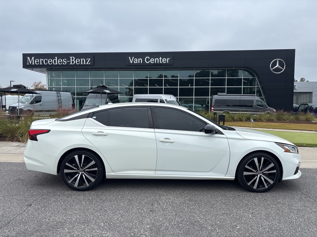 2020 Nissan Altima 2.5 SR photo 2