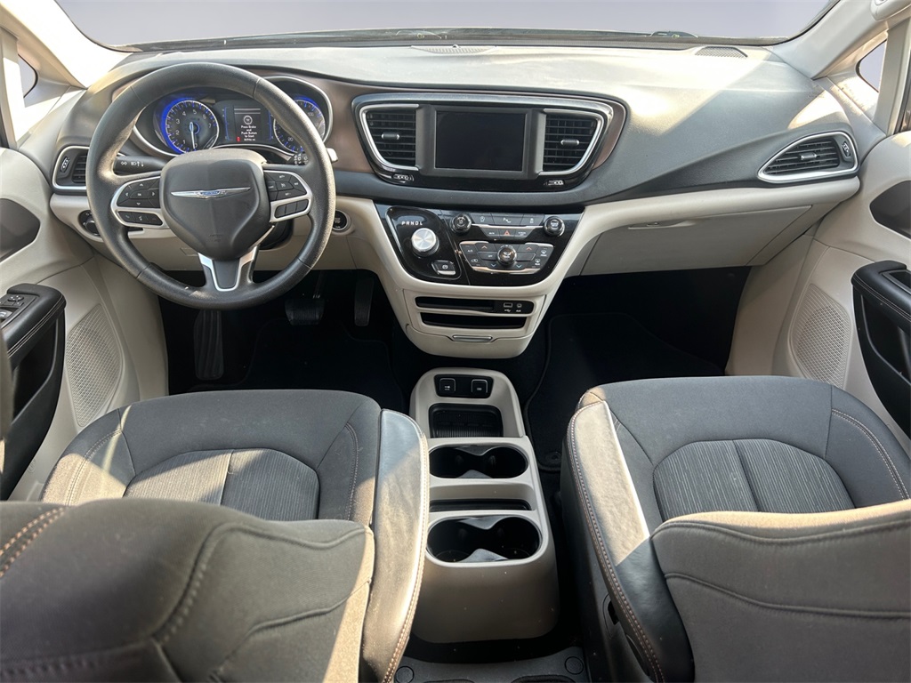 2019 Chrysler Pacifica Touring photo 12