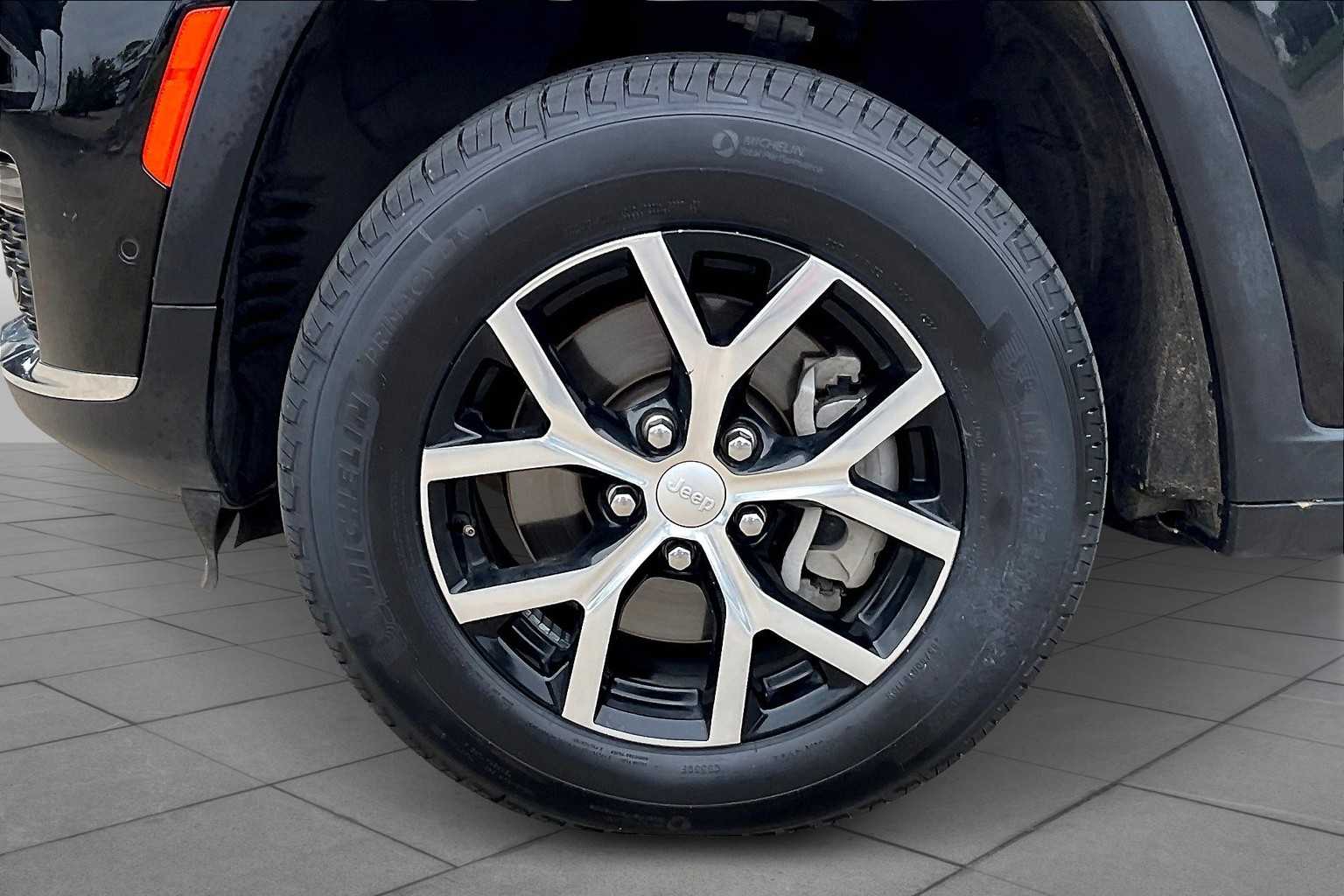 2024 Jeep Grand Cherokee Limited photo 6