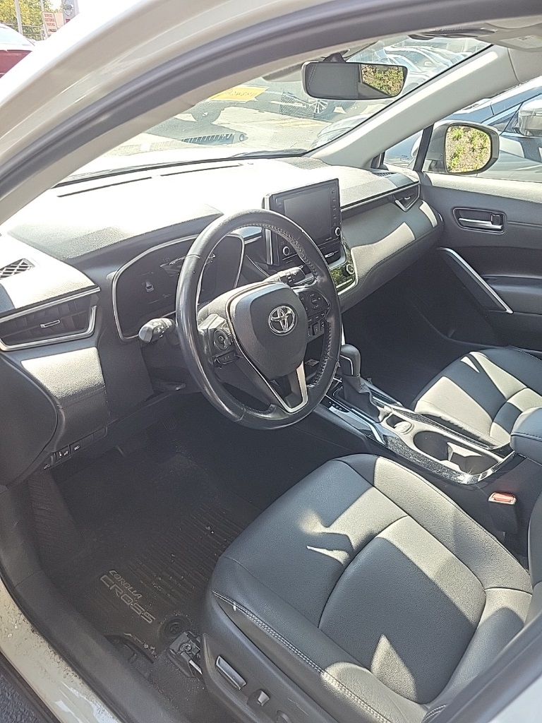 2022 Toyota Corolla Cross XLE photo 3