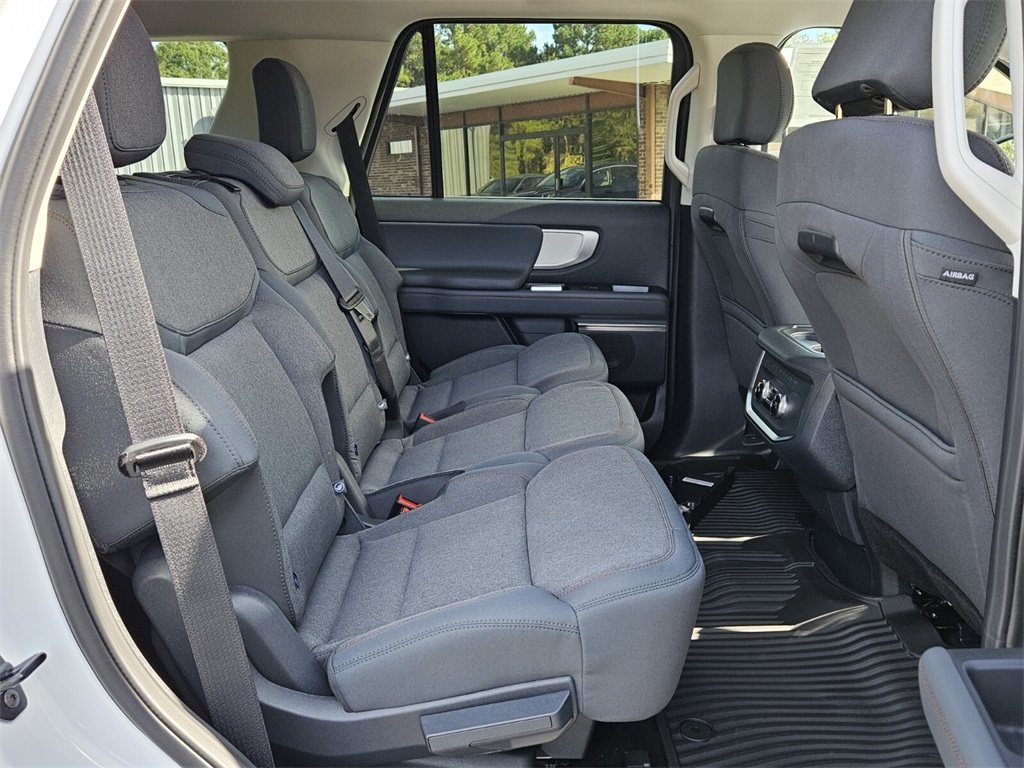 2025 Ford Expedition photo 11