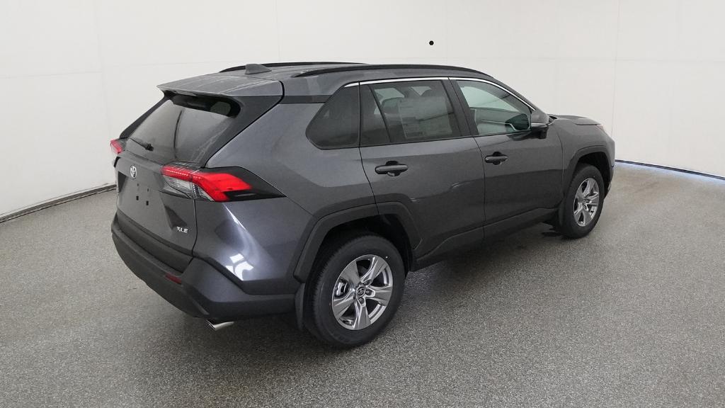 2025 Toyota RAV4 XLE photo 18