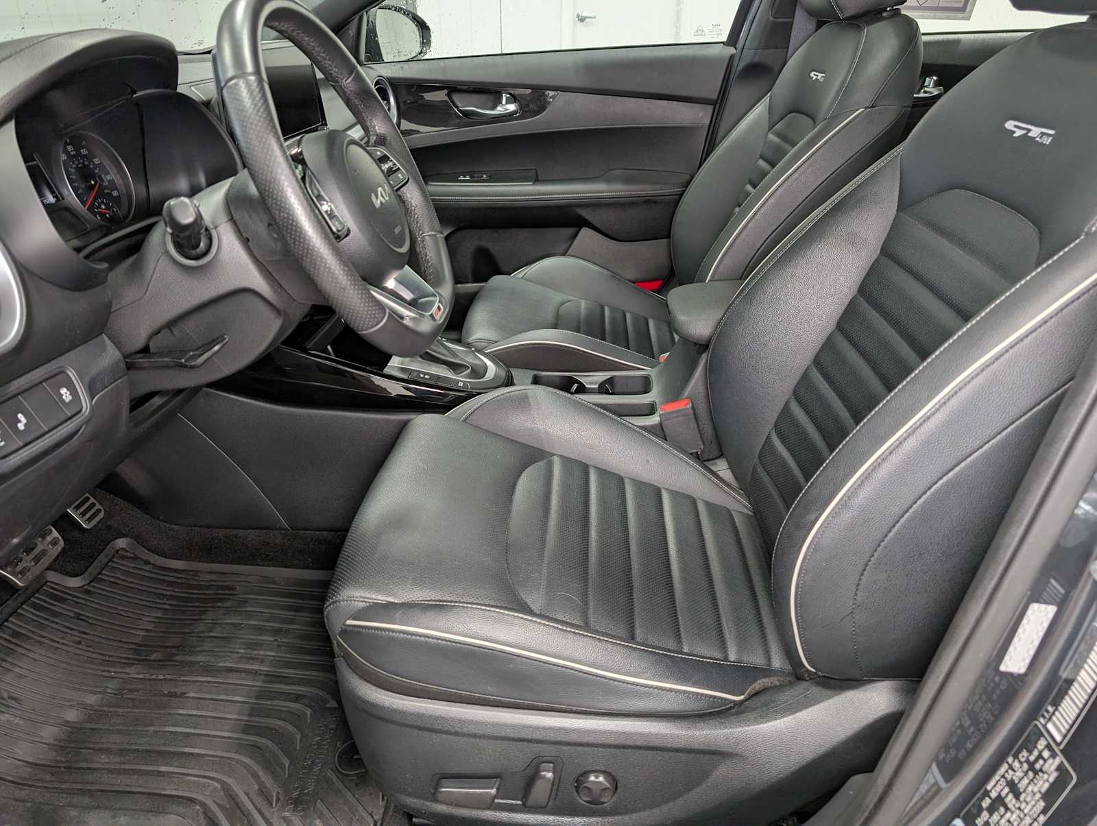 2024 Kia Forte GT-Line photo 3