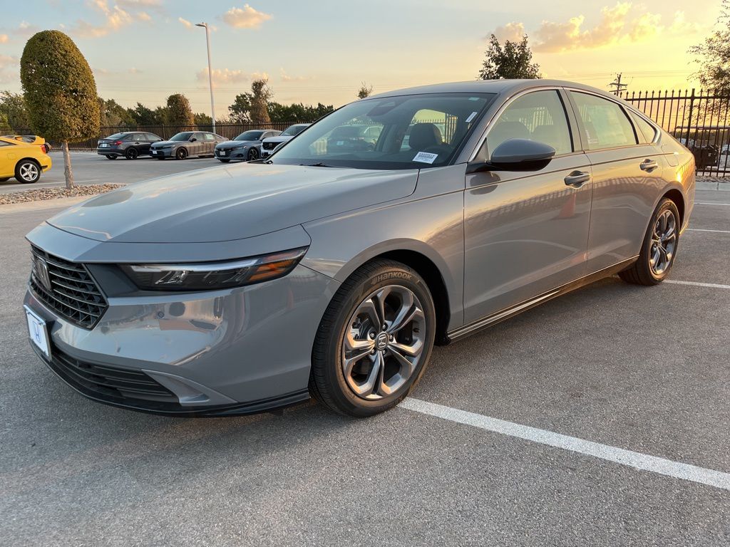 2025 Honda Accord Hybrid EX-L's photo