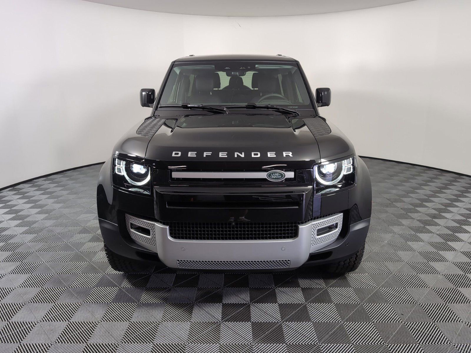 2025 Land Rover Defender 90 S photo 4