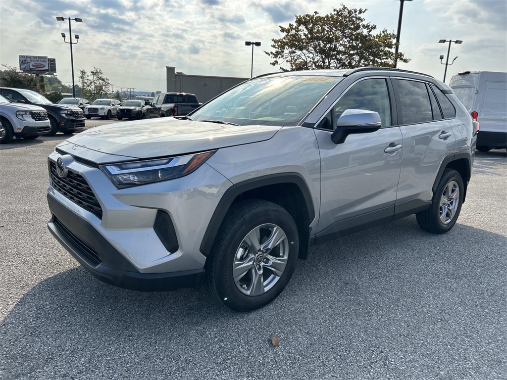 2024 Toyota RAV4 XLE photo 8