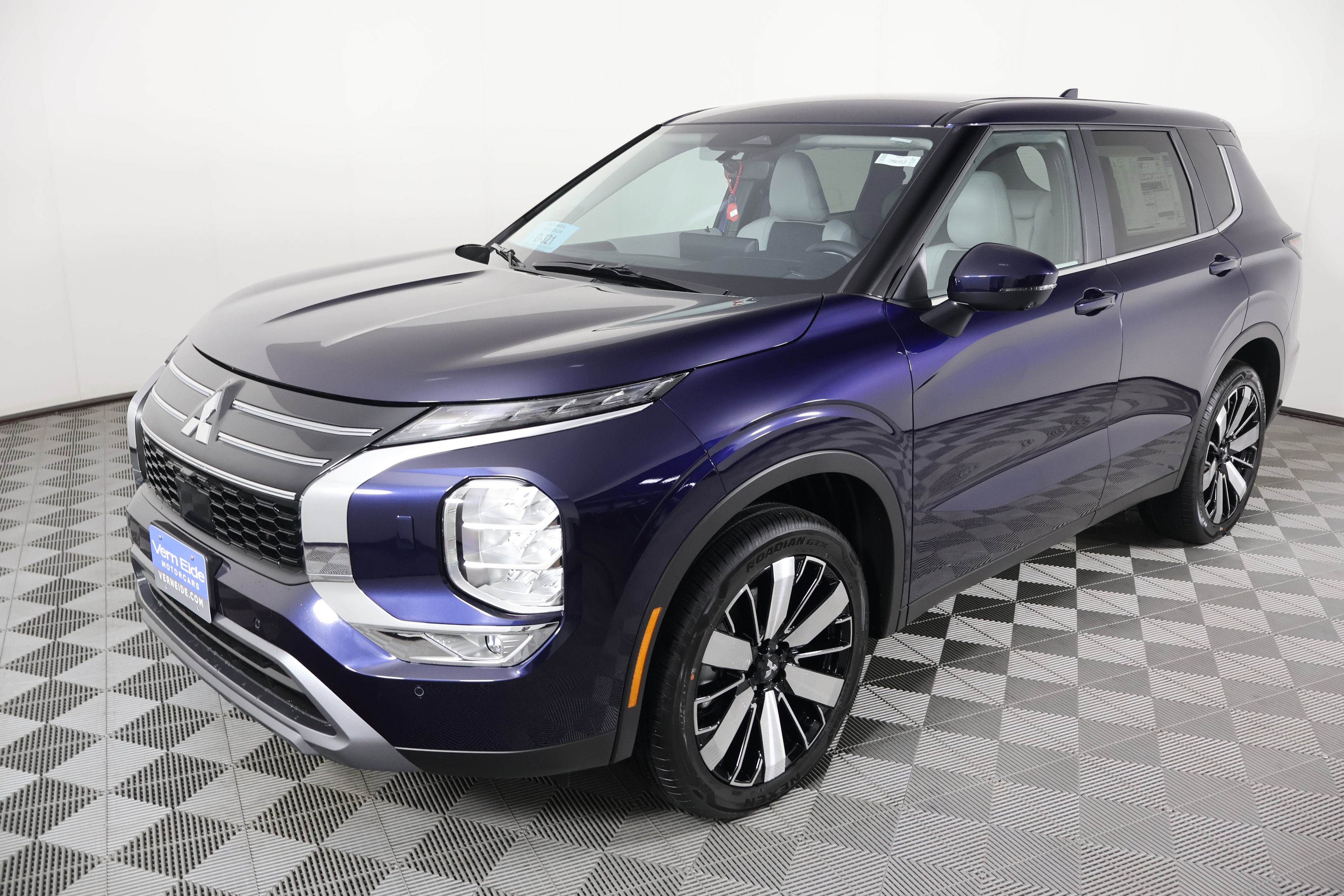 2025 Mitsubishi Outlander SE photo 10