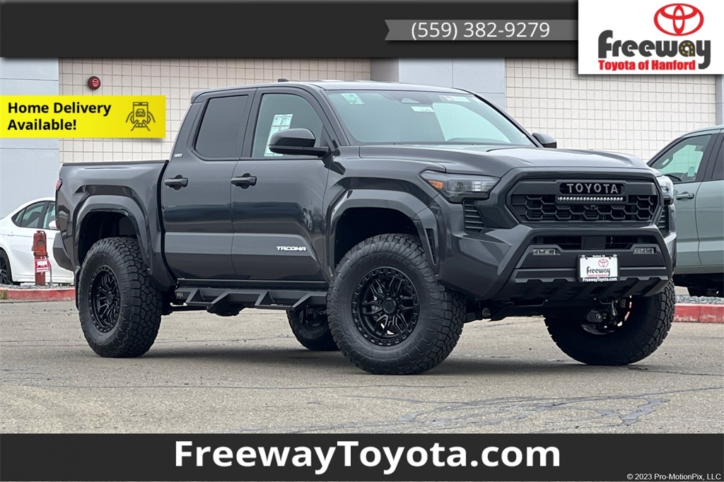 2025 Toyota Tacoma SR5's photo