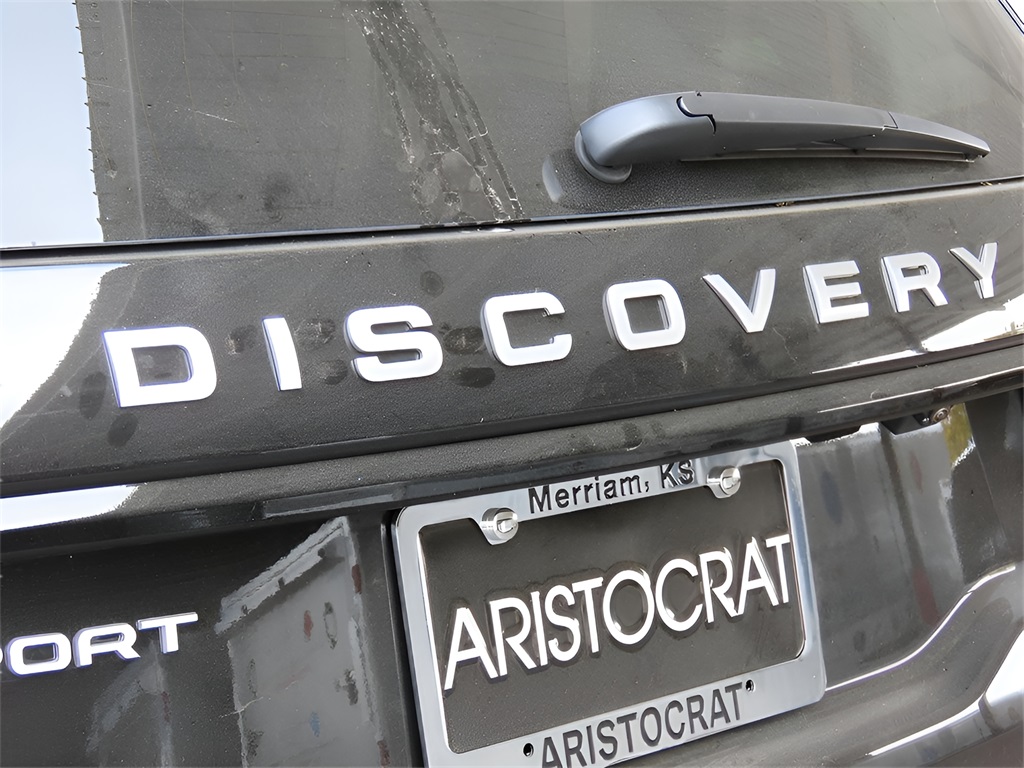 2025 Land Rover Discovery Sport S photo 8