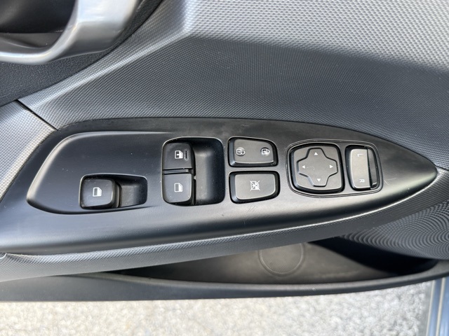 2020 Hyundai Veloster 2.0L Premium photo 12