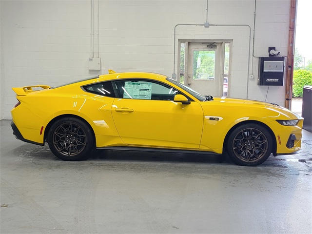 2024 Ford Mustang GT Premium photo 3