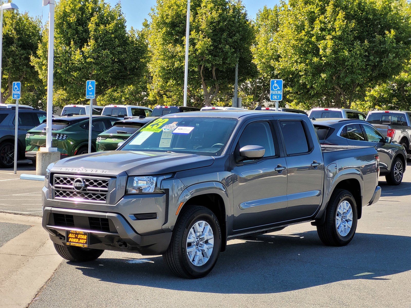 2023 Nissan Frontier SV photo 8