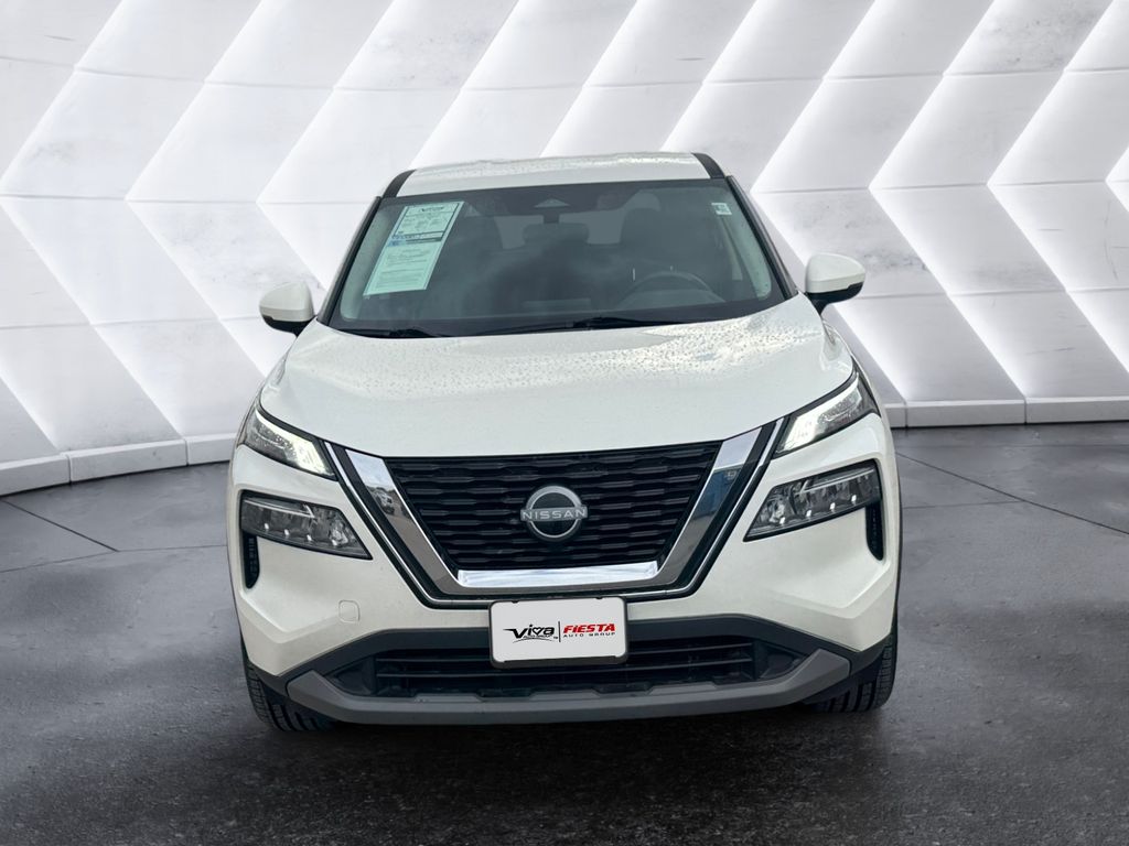 2022 Nissan Rogue SV photo 2