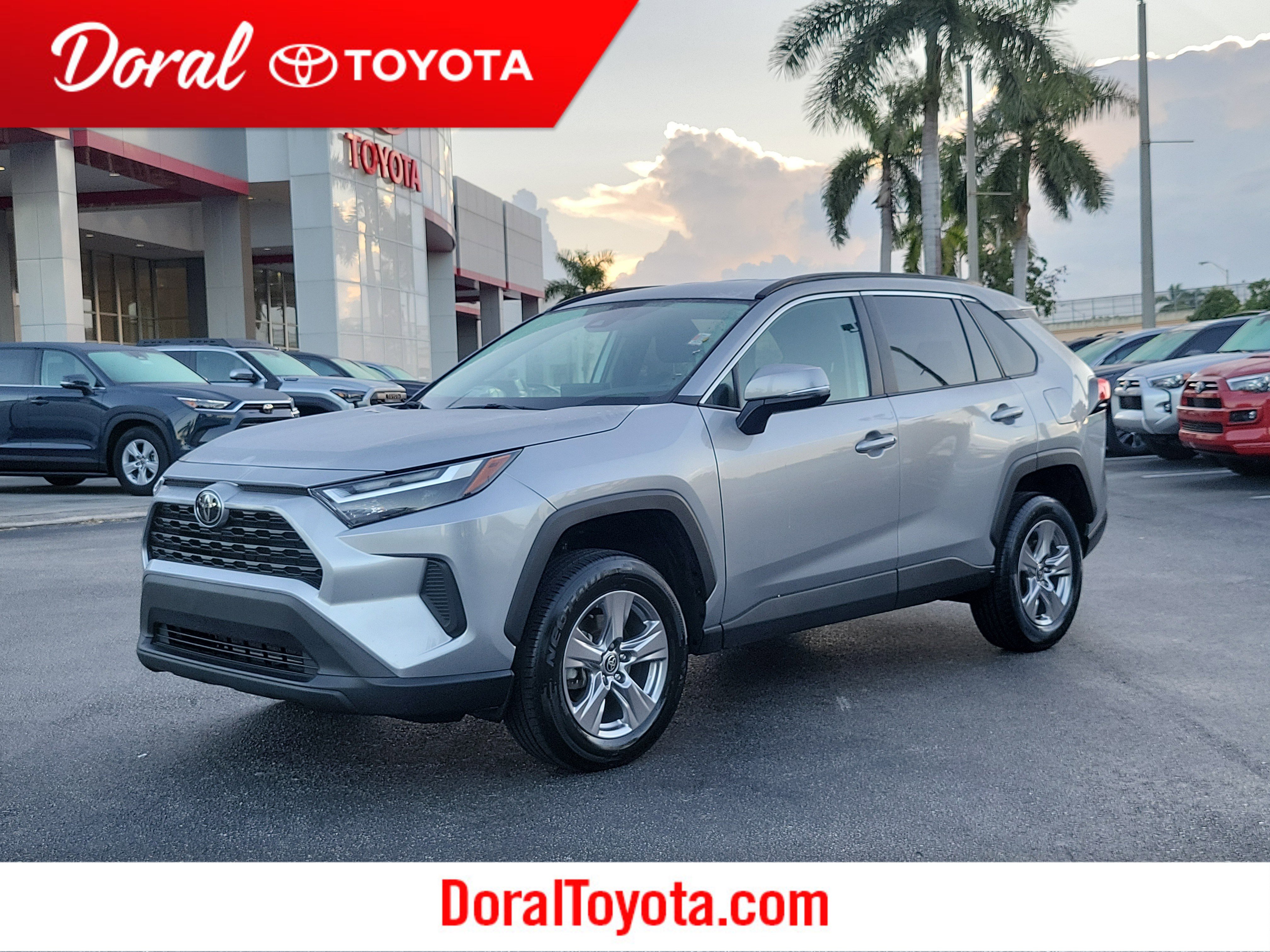 2024 Toyota RAV4 XLE's photo