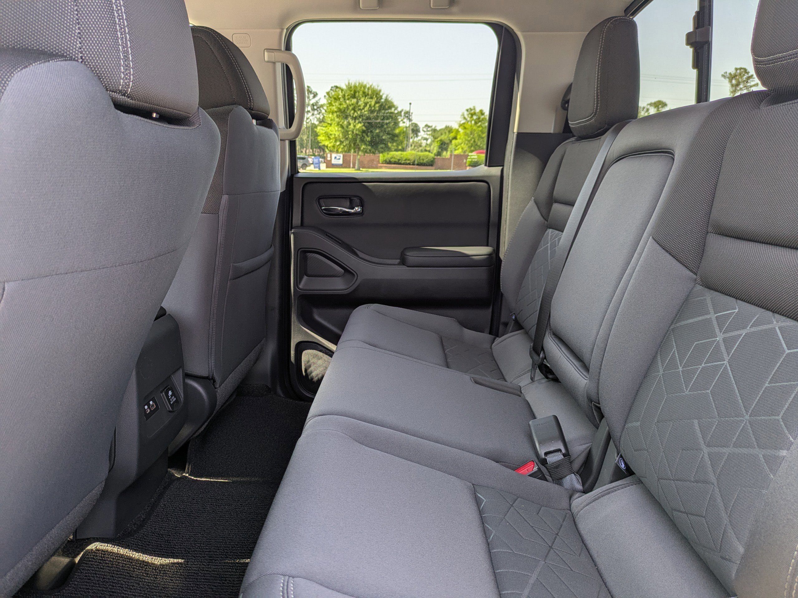 2025 Nissan Frontier Crew Cab SV photo 15