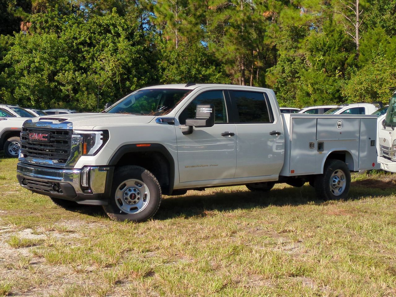 2024 GMC Sierra 2500HD Pro's photo
