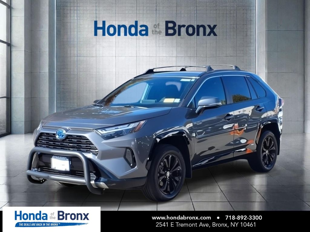 2024 Toyota RAV4 SE's photo