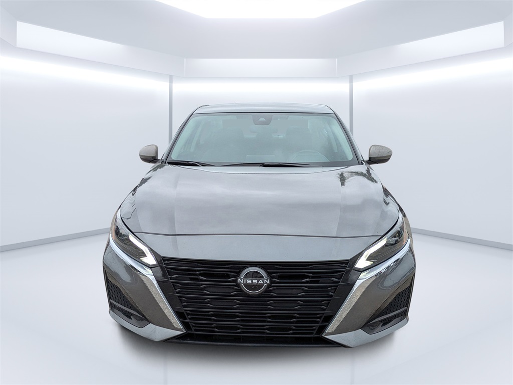 2024 Nissan Altima 2.5 SV photo 2