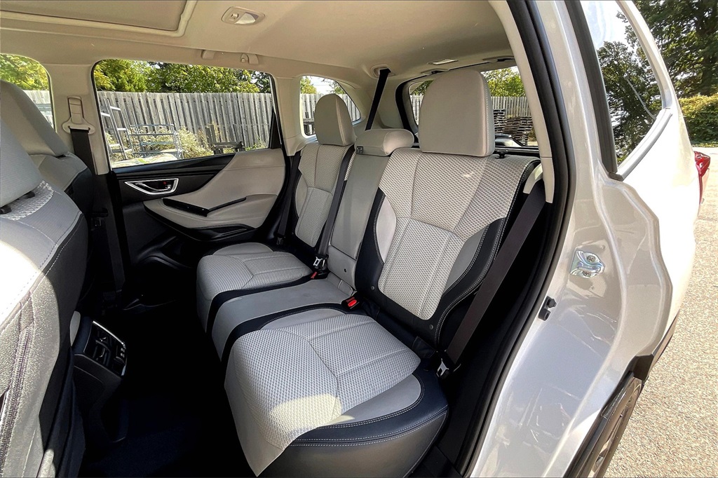 2024 Subaru Forester Premium photo 25