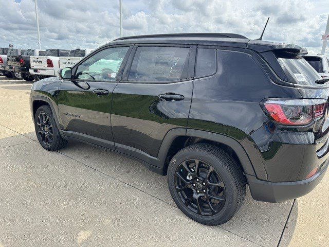 2025 Jeep Compass Latitude photo 4