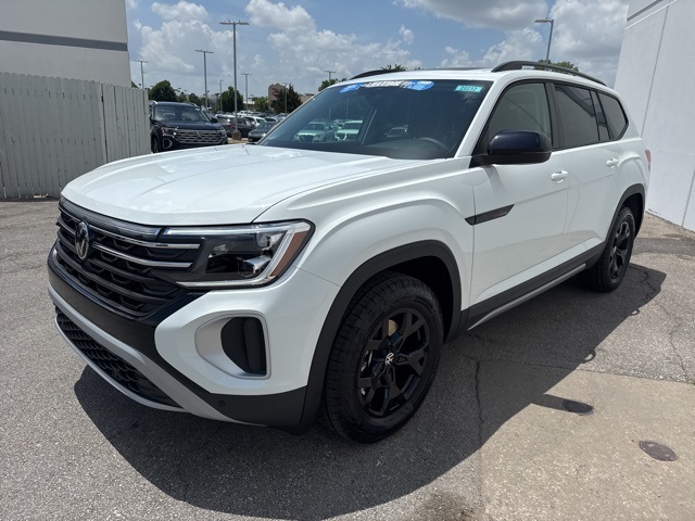 2025 Volkswagen Atlas Peak Edition SE photo 9