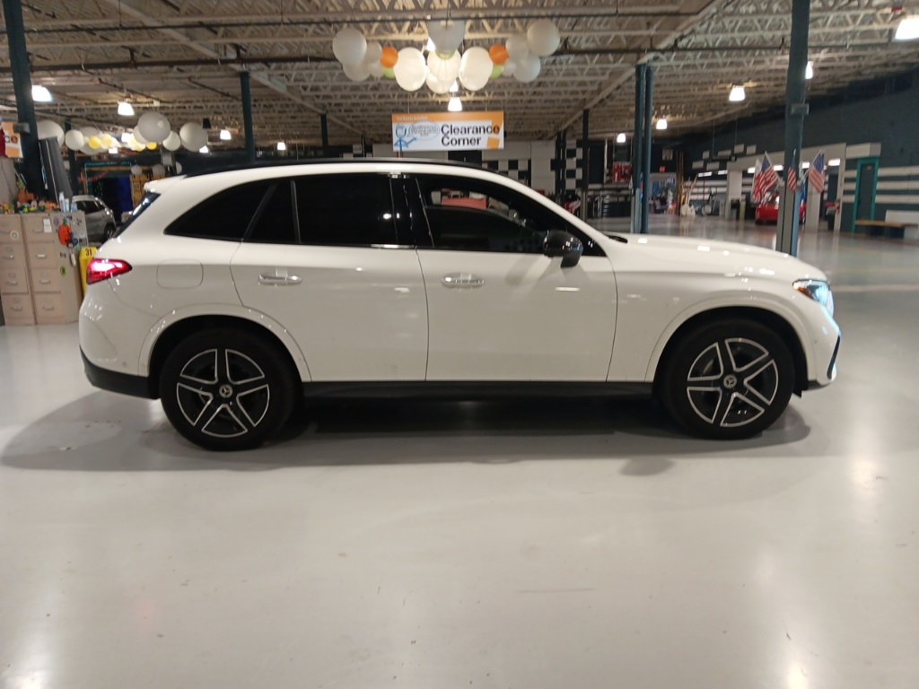 2024 Mercedes Benz GLC 300 4MATIC photo 4