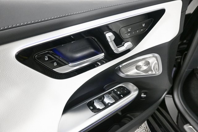 2025 Mercedes Benz C 300 4MATIC photo 8